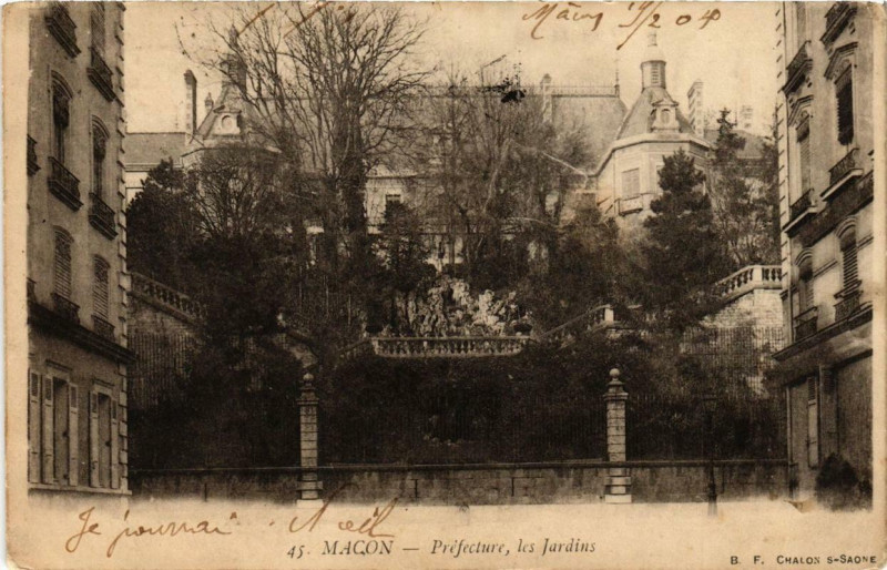 Carte postale ancienne Macon Prefecture, les Jardins à Mâcon