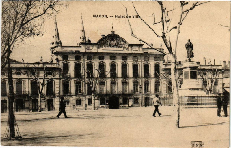 Carte postale ancienne Macon Hotel de Ville à Mâcon