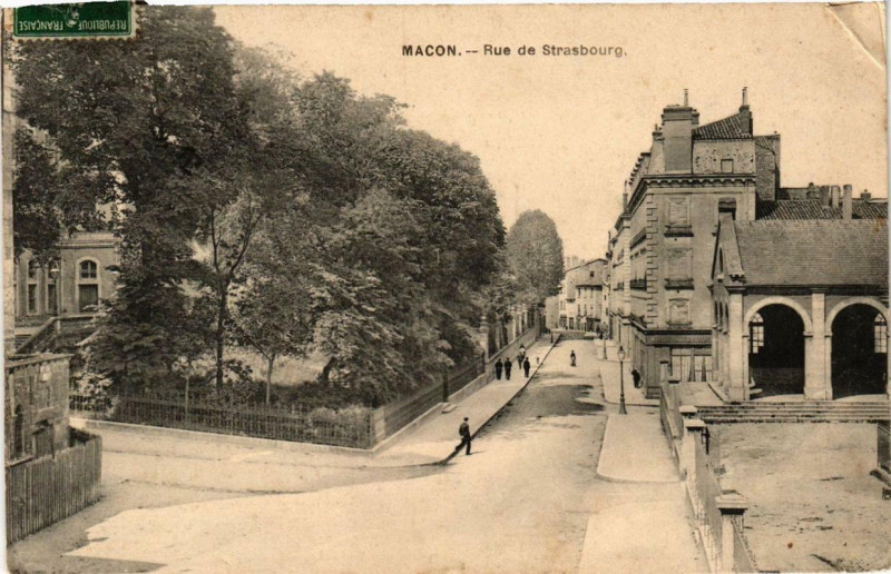 Carte postale ancienne Macon Rue de Strasbourg à Mâcon