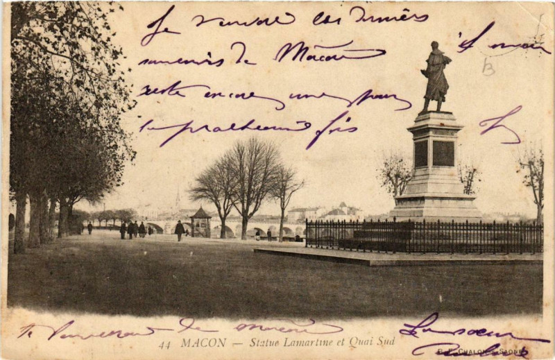 Carte postale ancienne Macon Statue Lamartine et Quai Sud à Mâcon