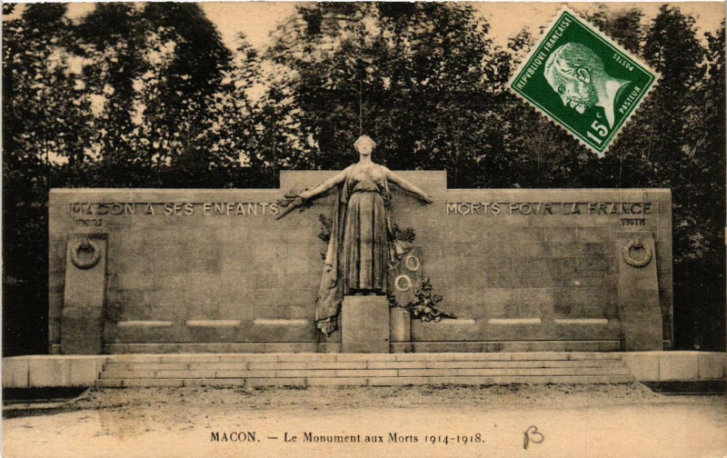 Carte postale ancienne Macon Le Monument aux Morts 1914-1918 à Mâcon