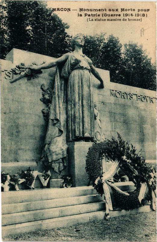 Carte postale ancienne Macon Monument aux Morts pour la Patrie à Mâcon