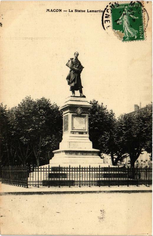Carte postale ancienne Macon La Statue Lamartine à Mâcon