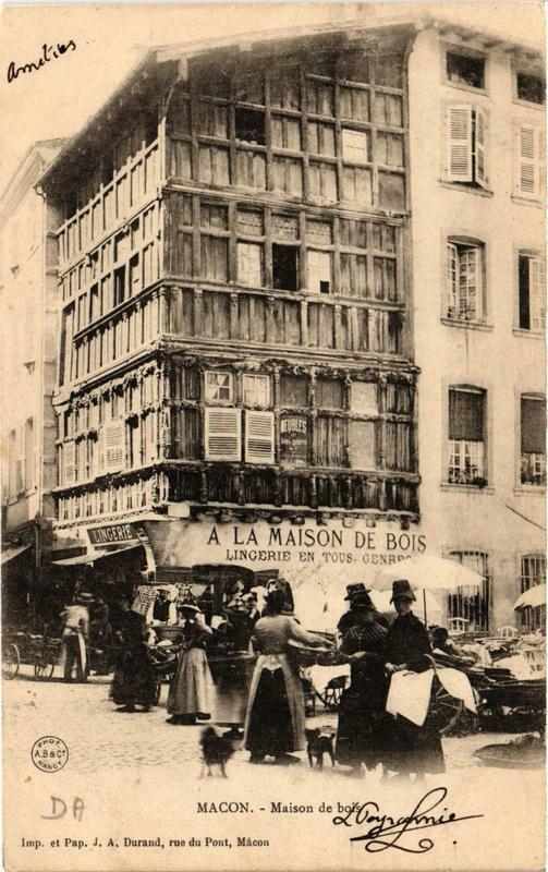 Carte postale ancienne Macon Maison de bois à Mâcon