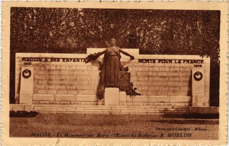 Carte postale ancienne Macon Le Monument aux Morts à Mâcon