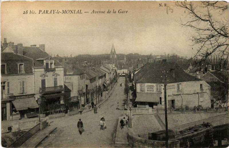 Carte postale ancienne Paray-le-Monial Avenue de la Gare à Paray-le-Monial