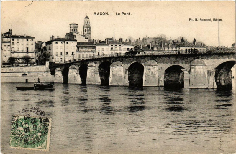 Carte postale ancienne Macon Le Pont à Mâcon