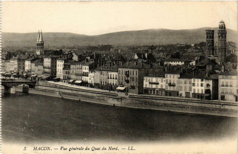 Carte postale ancienne Macon Vue générale du Quai du Nord à Mâcon