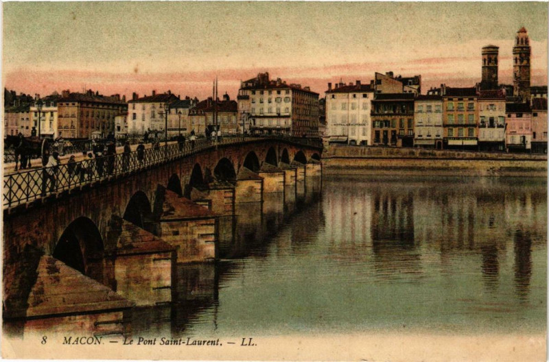 Carte postale ancienne Macon Le Pont Saint-Laurent à Mâcon