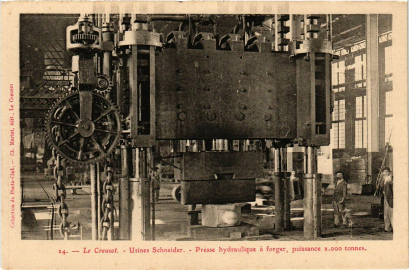 Carte postale ancienne Le Creusot - Usines Schneider - Presse Hydraulique a Forger au Creusot