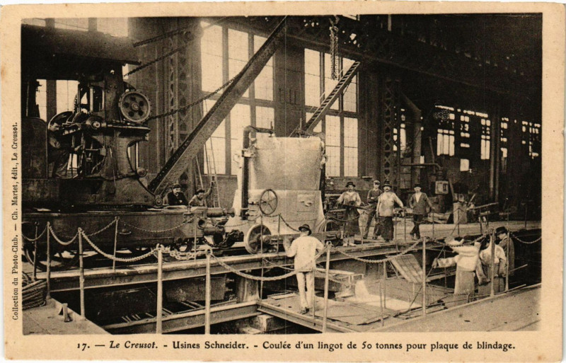 Carte postale ancienne Le Creusot - Usines Schneider - Coulée d'un lingot de 50 tonnes au Creusot