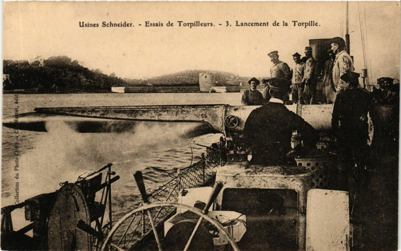 Carte postale ancienne Le Creusot - Usines Schneider - Essais de Torpilleurs au Creusot