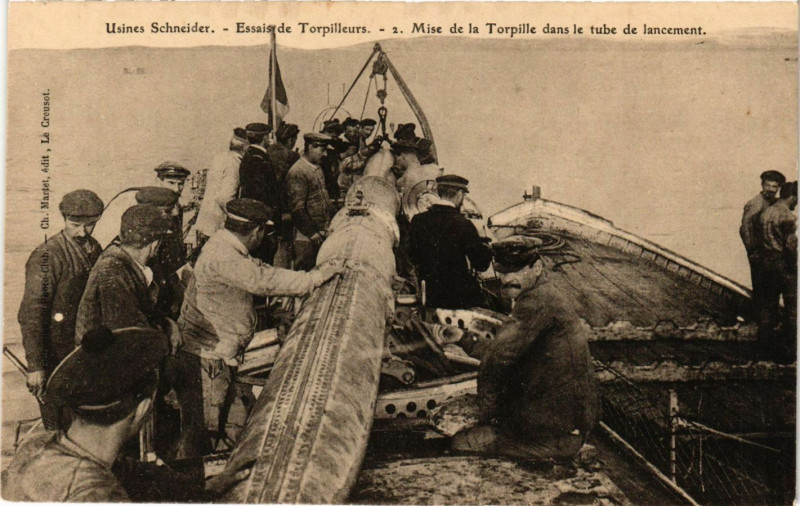 Carte postale ancienne Le Creusot - Usines Schneider - Essais de Torpilleurs au Creusot