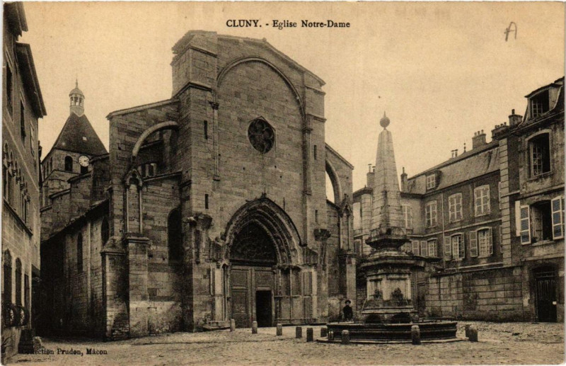 Carte postale ancienne Cluny Eglise N.-D. à Cluny
