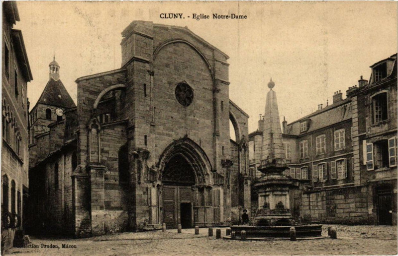 Carte postale ancienne Cluny Eglise N.-D. à Cluny