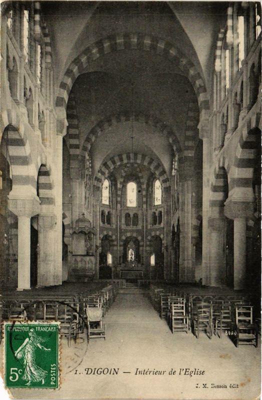 Carte postale ancienne Digoin Intérieur de Eglise à Digoin