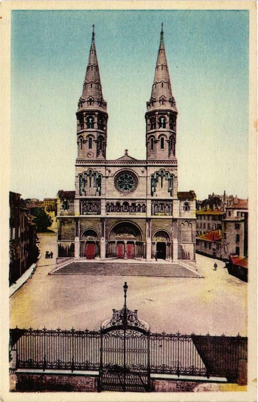 Carte postale ancienne Macon Eglise Saint-Pierre à Mâcon