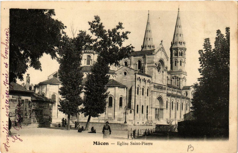 Carte postale ancienne Macon Eglise Saint-Pierre à Mâcon