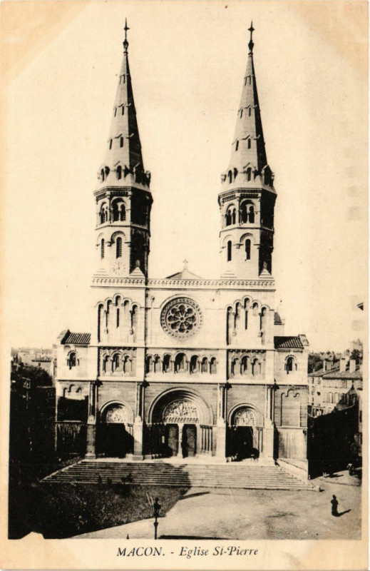 Carte postale ancienne Macon - Eglise Saint-Pierre à Mâcon