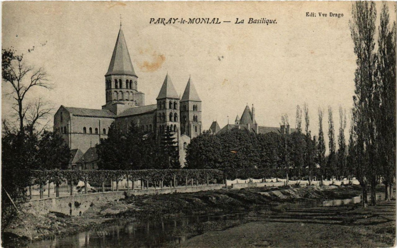 Carte postale ancienne Paray-le-Monial La Basilique à Paray-le-Monial