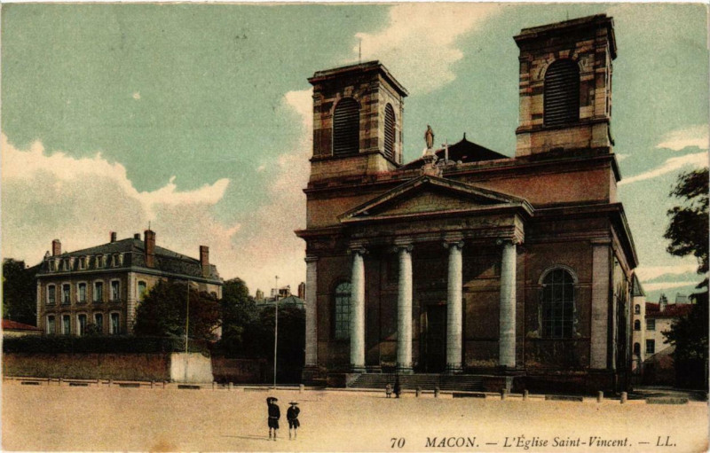 Carte postale ancienne Macon Eglise Saint-Vincent à Mâcon