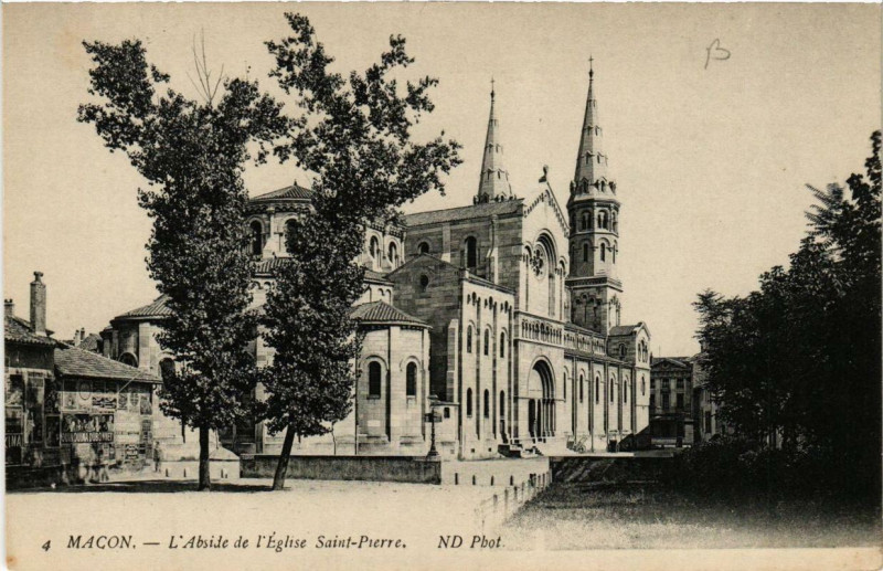 Carte postale ancienne Macon L'Abside de Eglise Saint-Pierre à Mâcon