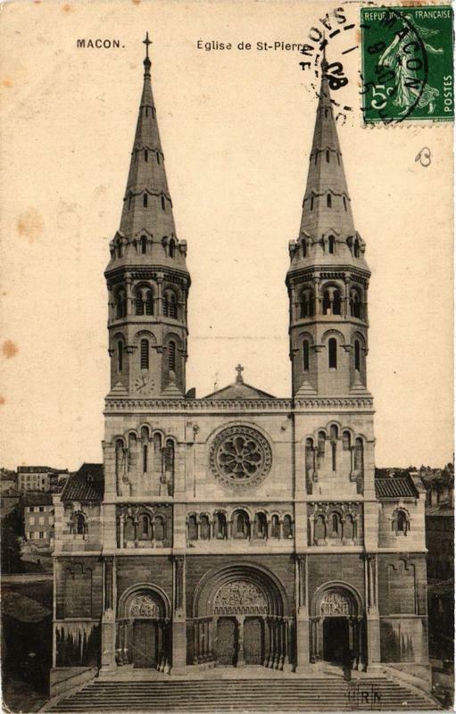 Carte postale ancienne Macon Eglise de Saint-Pierre à Mâcon