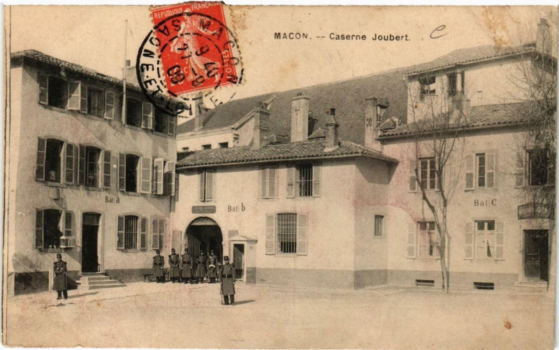 Carte postale ancienne Macon Caserne Joubert à Mâcon