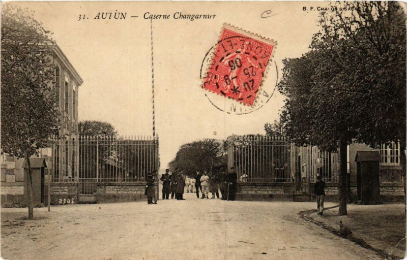 Carte postale ancienne Autun Caserne Changarnier à Autun