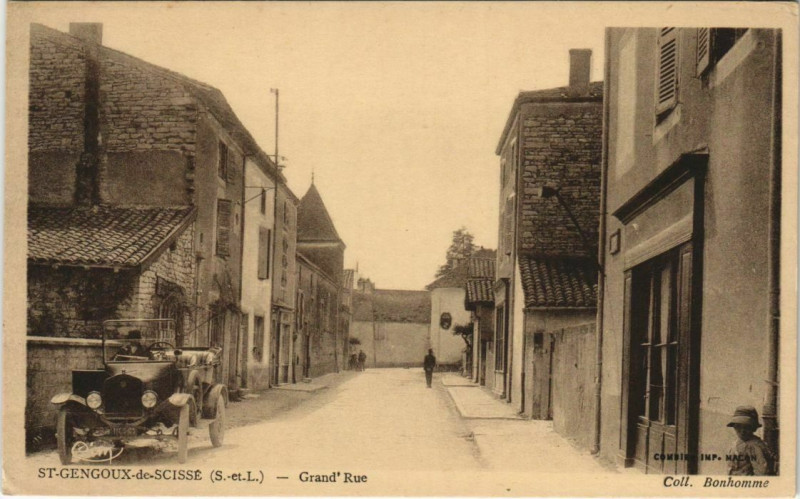 Carte postale ancienne Saint-Gengoux-de-Scissé Grand'Rue à Saint-Gengoux-de-Scissé