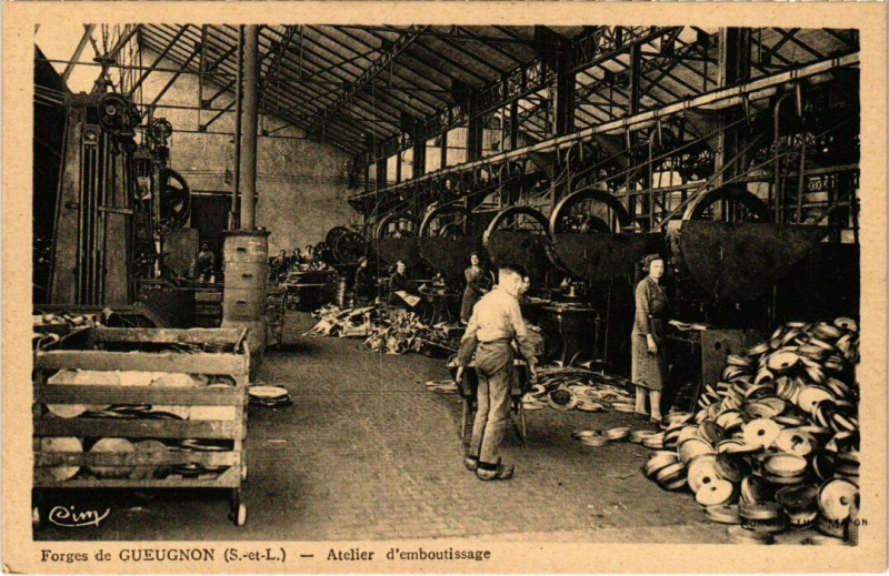 Carte postale ancienne Forges de Gueugnon - Atelier d'emboutissage à Gueugnon