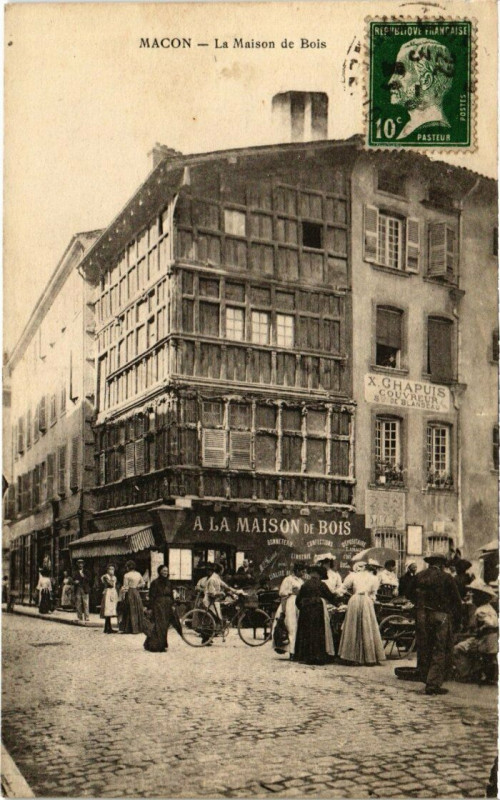 Carte postale ancienne Macon - La Maison de Bois à Mâcon