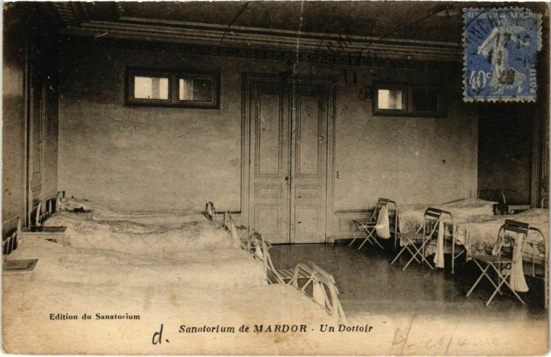 Carte postale ancienne Couches les Mines - Sanatorium de Mardor - Un Dortoir à Couches
