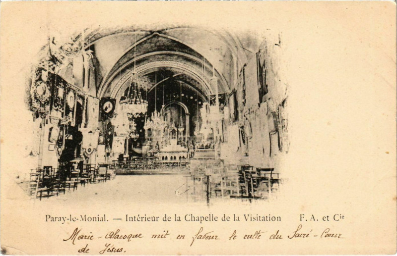 Carte postale ancienne Paray Le Monial Intérieur de la Chapelle à Paray-le-Monial