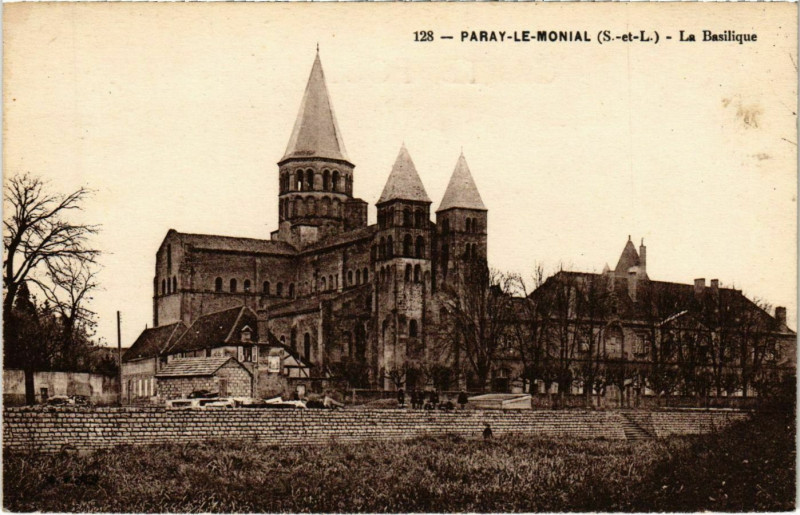 Carte postale ancienne Paray Le Monial La Basilique à Paray-le-Monial