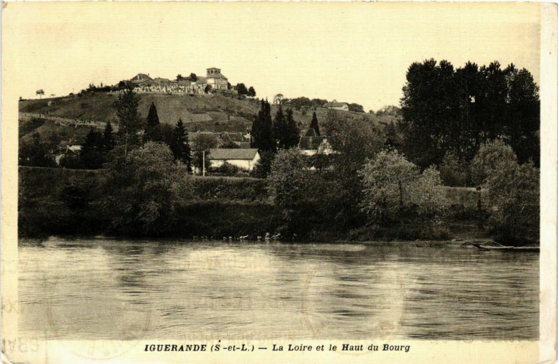 Carte postale ancienne Iguerande La Loire et le Haut du Bourg France à Iguerande
