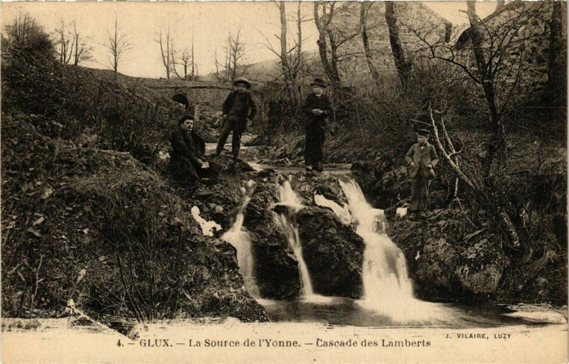 Carte postale ancienne Glux La Source de l'Yonne France à Lux