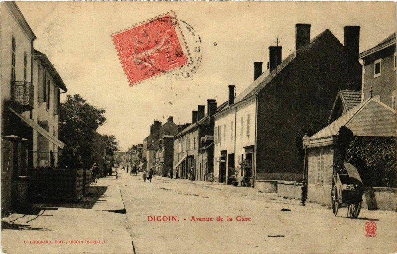 Carte postale ancienne Digoin Avenue de la Gare France à Digoin