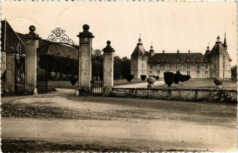 Carte postale ancienne Sully le Chateau Le Chateau France à Sully
