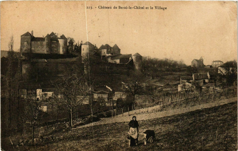 Carte postale ancienne Chateau de Berze le Chatel et le Village France à Château