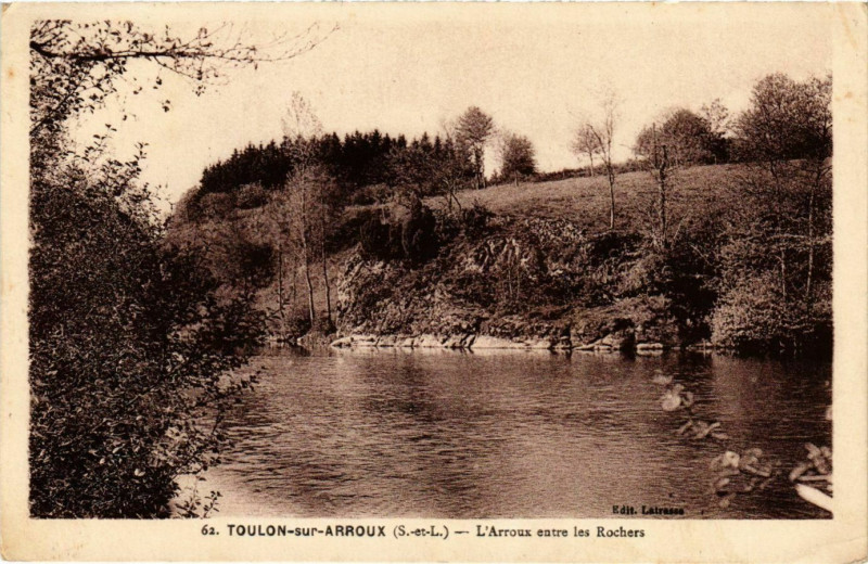 Carte postale ancienne Toulon s Arroux L'Arroux entre les Rochers France