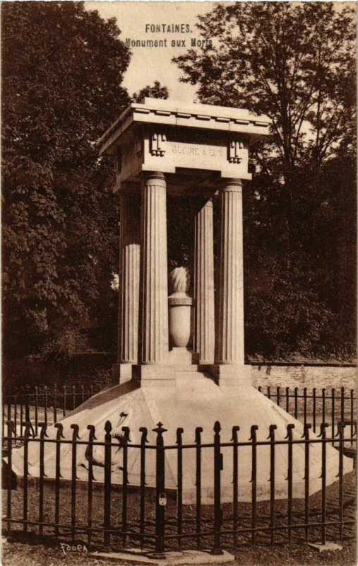 Carte postale ancienne Fontaines Monument aux Morts France à Fontaines