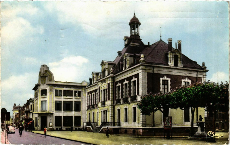 Carte postale ancienne Montceau les Mines L'Hotel de Ville France à Mont