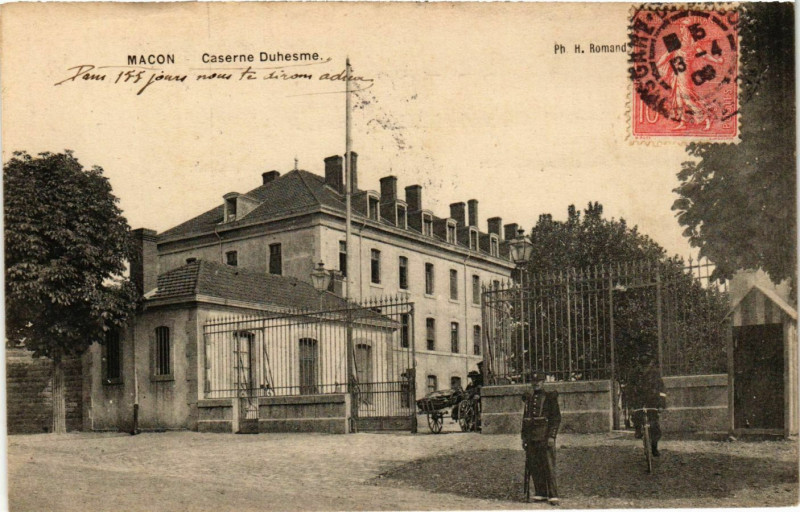 Carte postale ancienne Macon Caserne Duhesme France à Mâcon