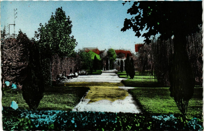 Carte postale ancienne Montceau les Mines Une allee du nouveau Jardin France à Mont