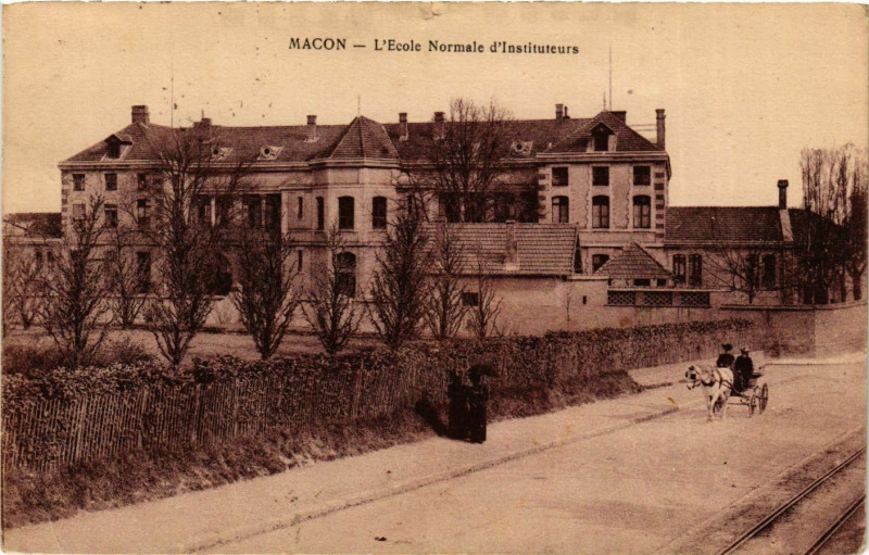 Carte postale ancienne Macon L'Ecole Normale d'Instituteurs France à Mâcon