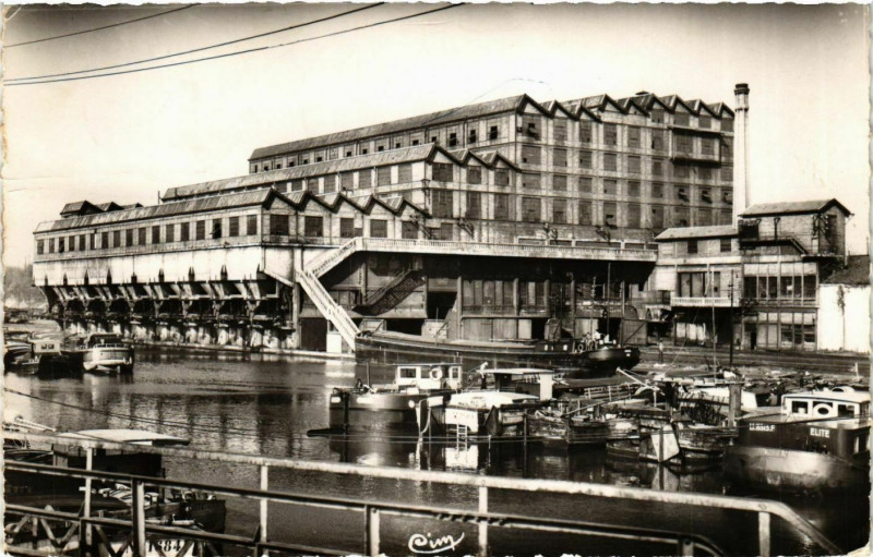 Carte postale ancienne Montceau les Mines Le Port et le Lavoir France à Mont