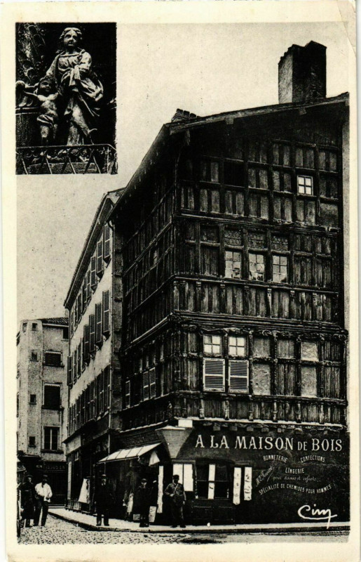 Carte postale ancienne Macon A La Maison de Bois France à Mâcon