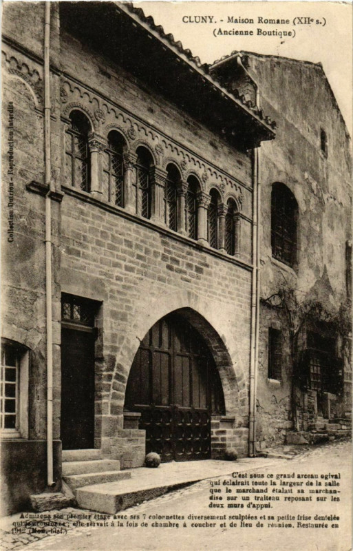 Carte postale ancienne Cluny Maison romane France à Cluny