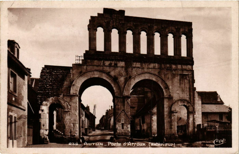 Carte postale ancienne Autun Porte d'Arroux France à Autun